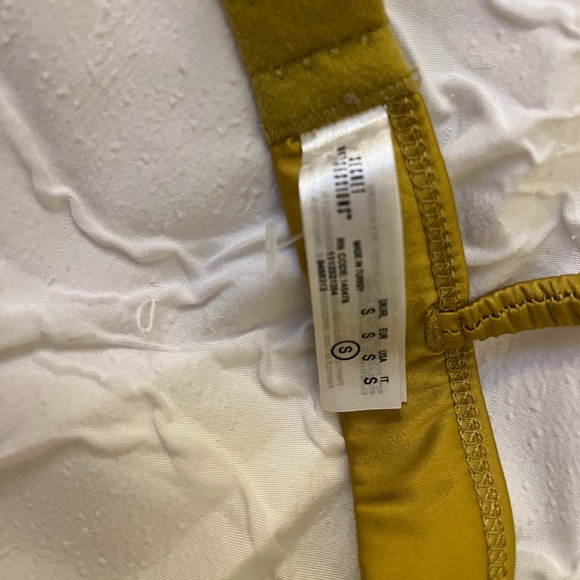 Yellow Bra - Picture 2 of 2